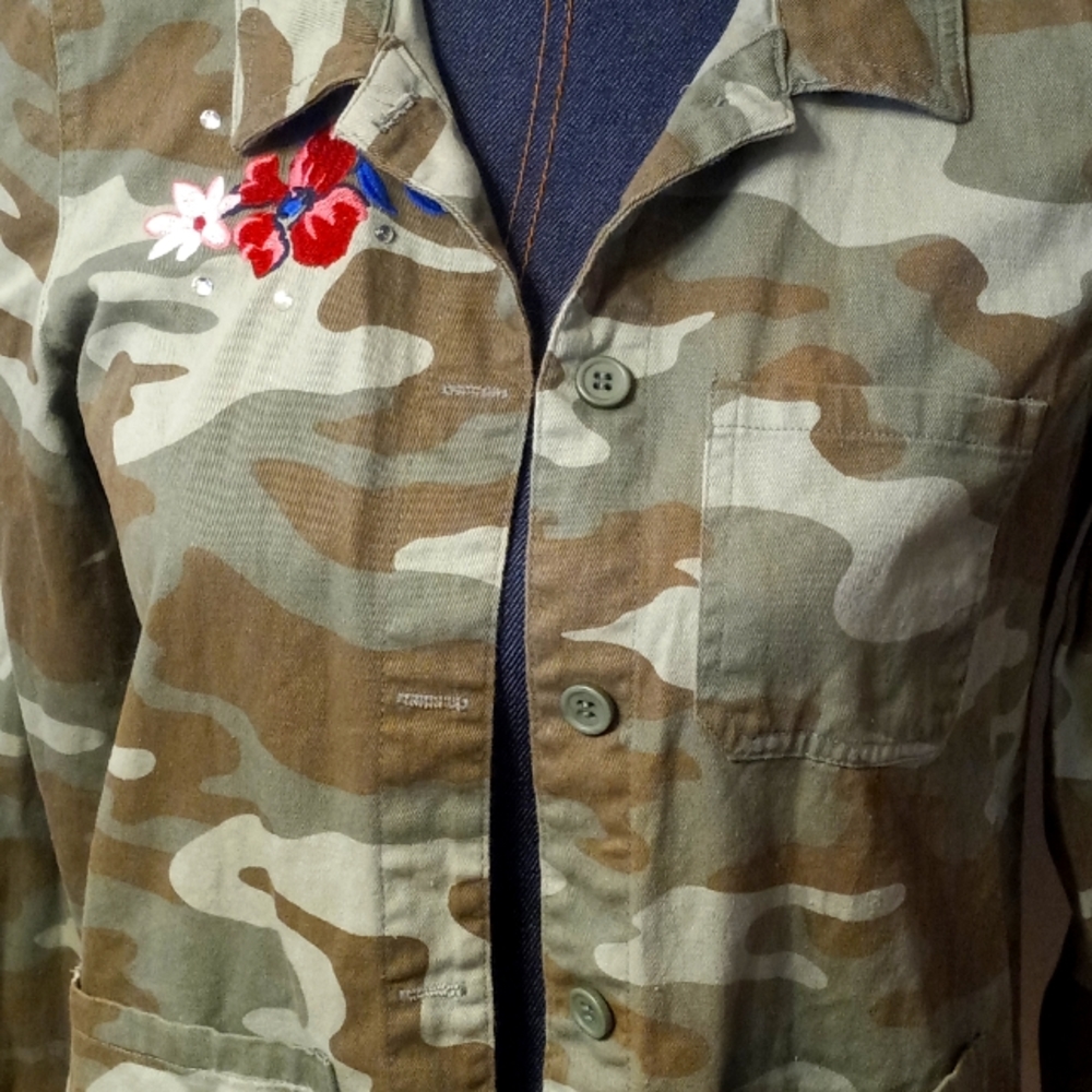 Lightweight Jacket - Picture 2 of 8